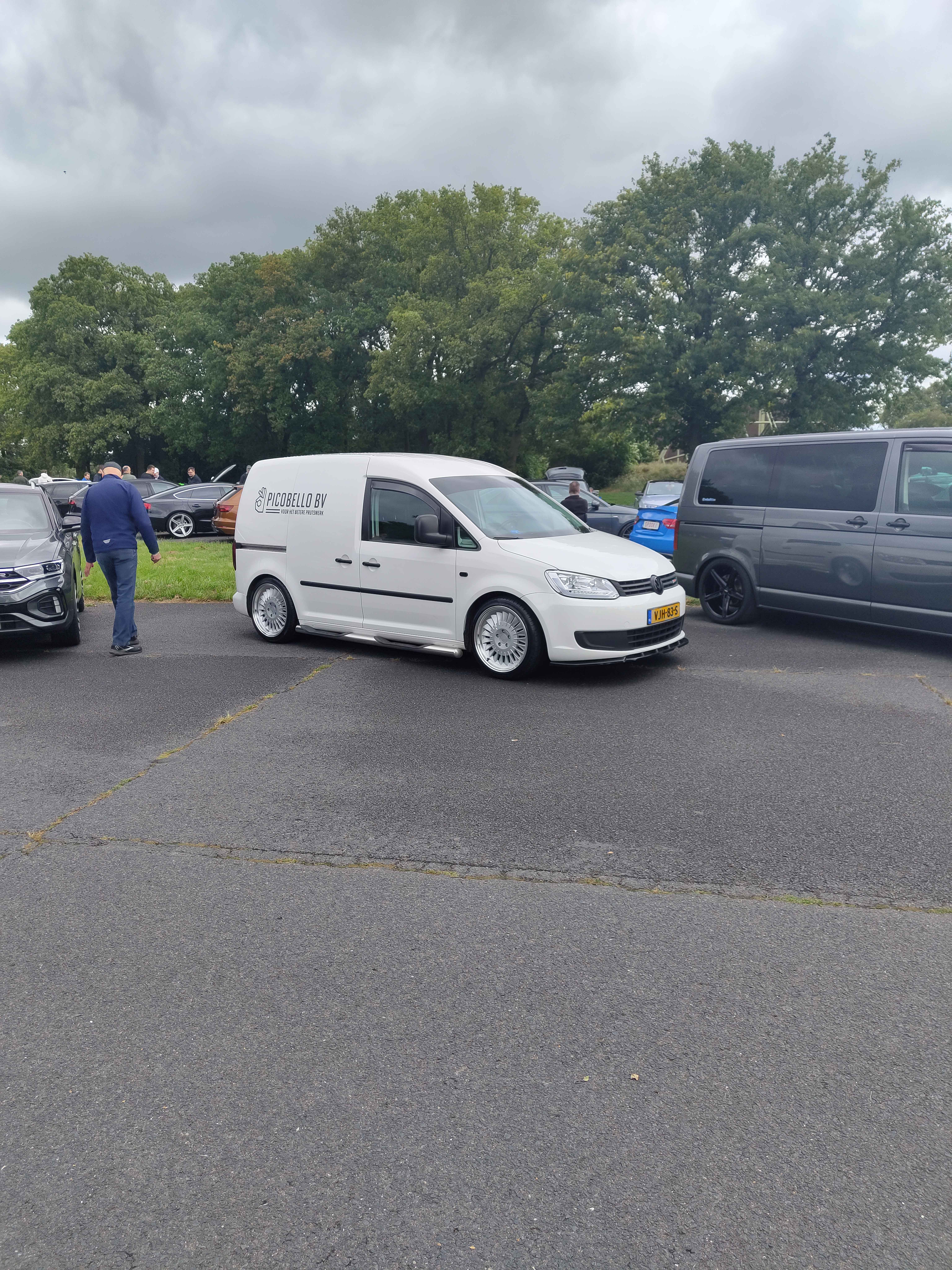 a car image is supposed to be here