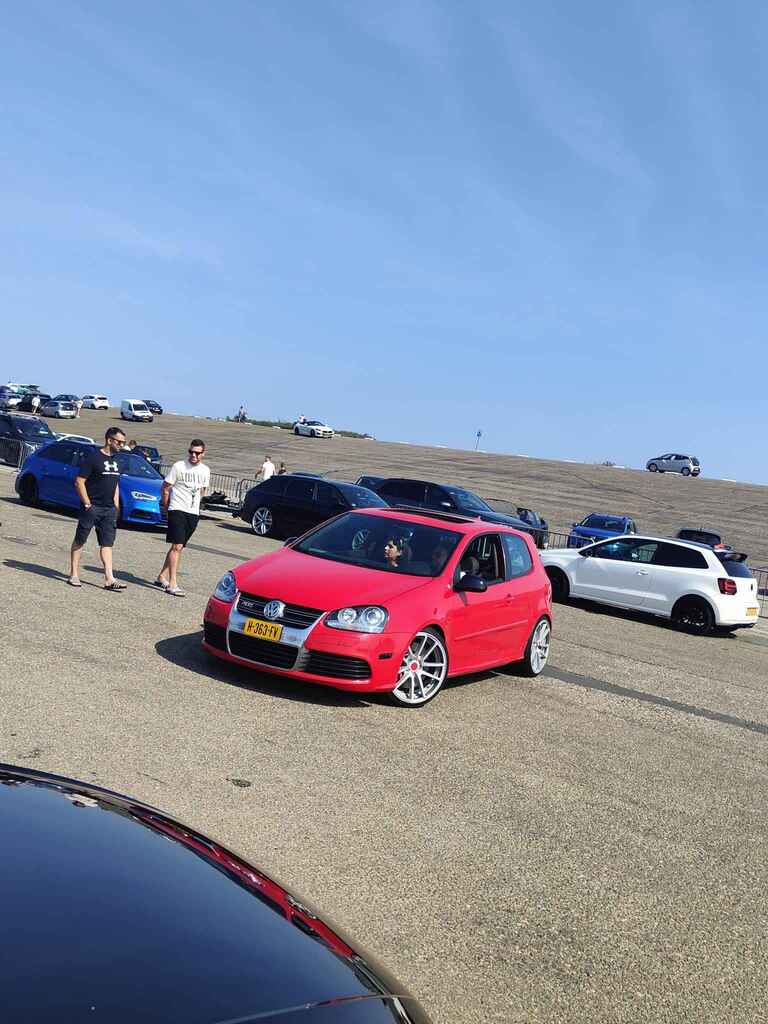 a car image is supposed to be here