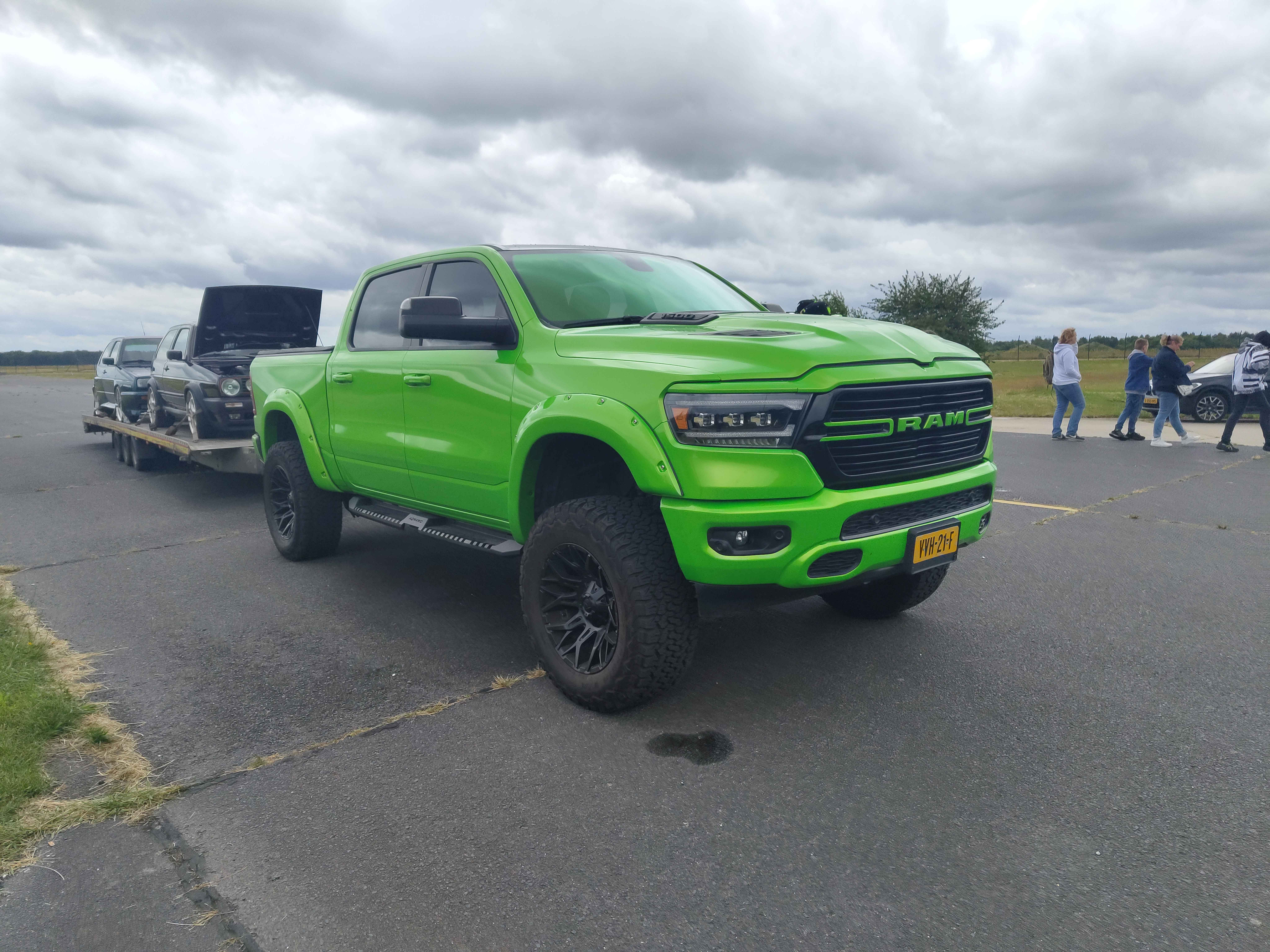 a car immage is supposed to be here