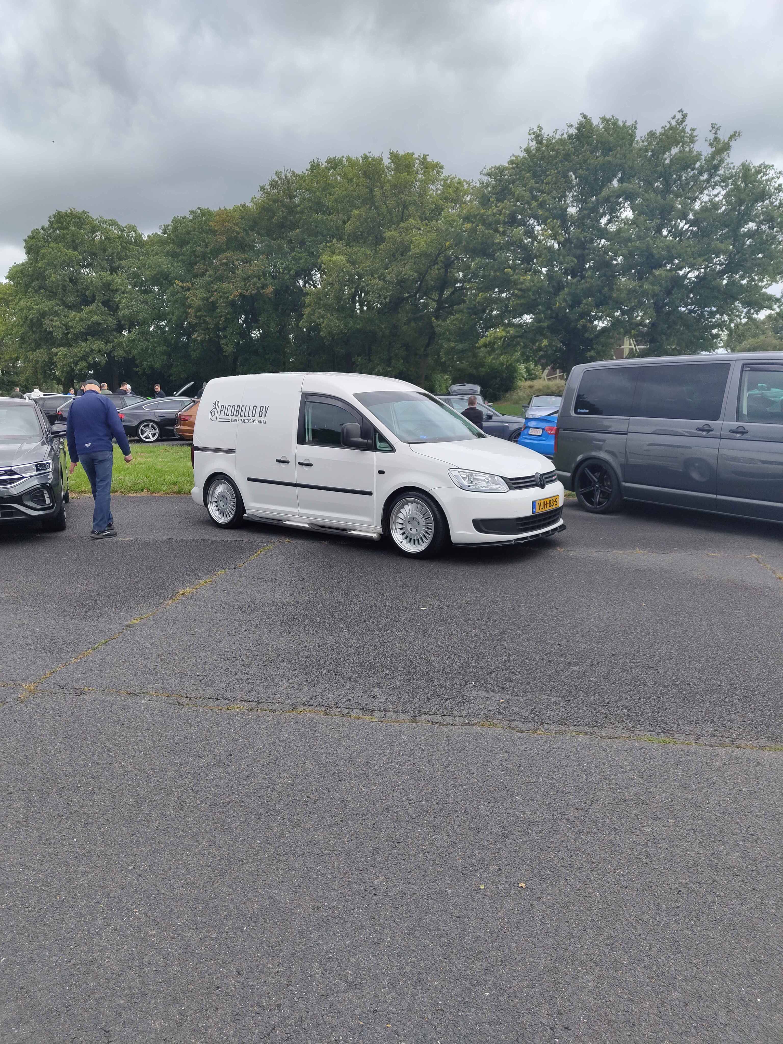 a car image is supposed to be here